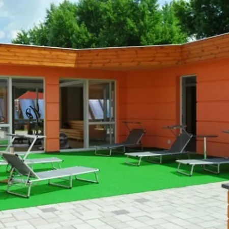 Paris-lux. アパート